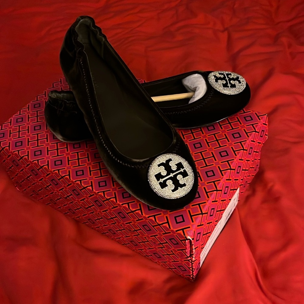 Black pave velvet flats new.